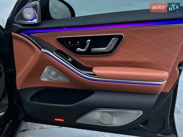 Черный Мерседес Майбах, объемом двигателя 3.98 л и пробегом 44 тыс. км за 190000 $, фото 45 на Automoto.ua