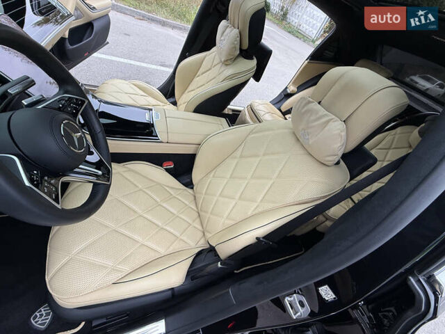 Черный Мерседес Майбах, объемом двигателя 3.98 л и пробегом 18 тыс. км за 208888 $, фото 70 на Automoto.ua