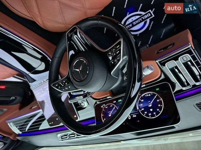 Черный Мерседес Майбах, объемом двигателя 3.98 л и пробегом 44 тыс. км за 190000 $, фото 39 на Automoto.ua