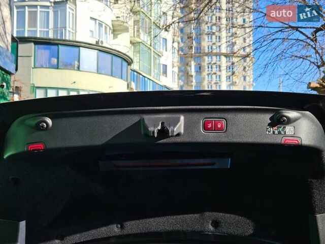 Черный Мерседес Майбах, объемом двигателя 3.98 л и пробегом 30 тыс. км за 195000 $, фото 59 на Automoto.ua