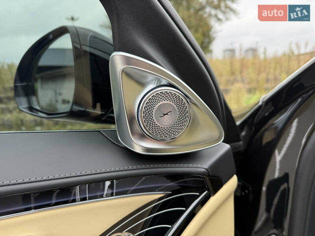 Черный Мерседес Майбах, объемом двигателя 3.98 л и пробегом 18 тыс. км за 208888 $, фото 63 на Automoto.ua