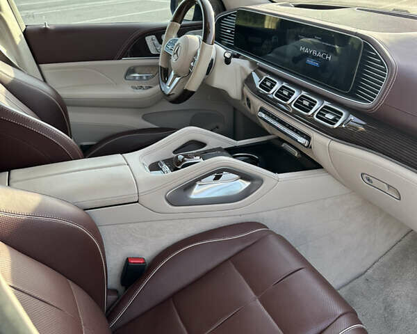 Черный Мерседес Майбах, объемом двигателя 4 л и пробегом 90 тыс. км за 165000 $, фото 12 на Automoto.ua