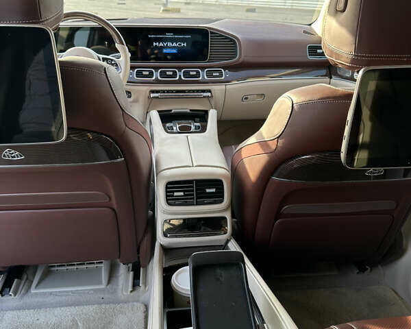 Черный Мерседес Майбах, объемом двигателя 4 л и пробегом 90 тыс. км за 165000 $, фото 29 на Automoto.ua