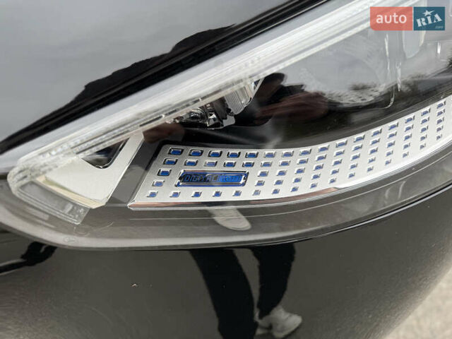 Черный Мерседес Майбах, объемом двигателя 3.98 л и пробегом 18 тыс. км за 208888 $, фото 46 на Automoto.ua