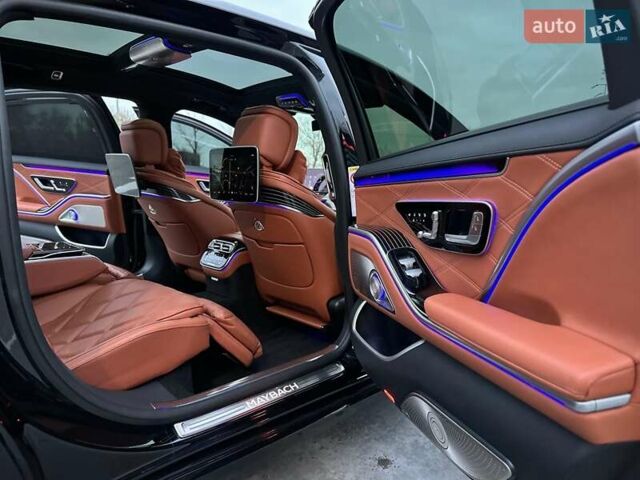 Черный Мерседес Майбах, объемом двигателя 3.98 л и пробегом 44 тыс. км за 190000 $, фото 58 на Automoto.ua