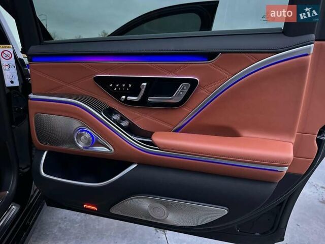 Черный Мерседес Майбах, объемом двигателя 3.98 л и пробегом 44 тыс. км за 190000 $, фото 68 на Automoto.ua