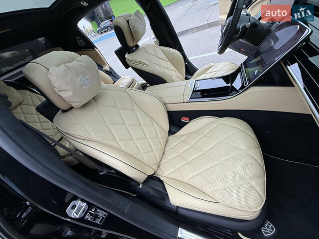 Черный Мерседес Майбах, объемом двигателя 3.98 л и пробегом 18 тыс. км за 208888 $, фото 93 на Automoto.ua