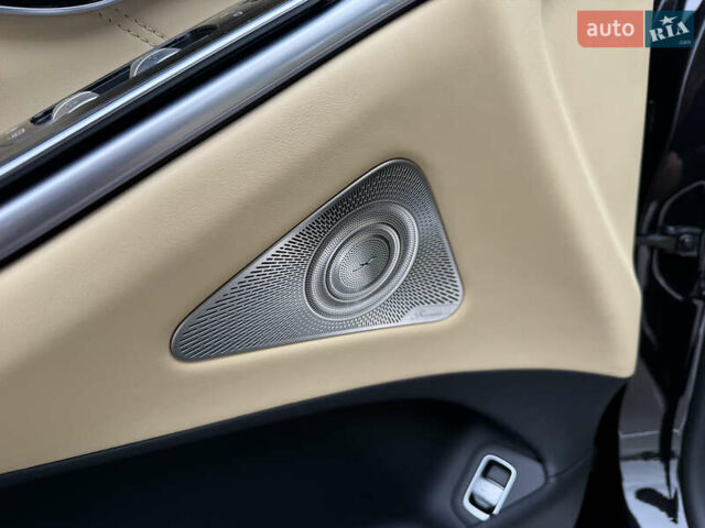 Черный Мерседес Майбах, объемом двигателя 3.98 л и пробегом 18 тыс. км за 208888 $, фото 67 на Automoto.ua