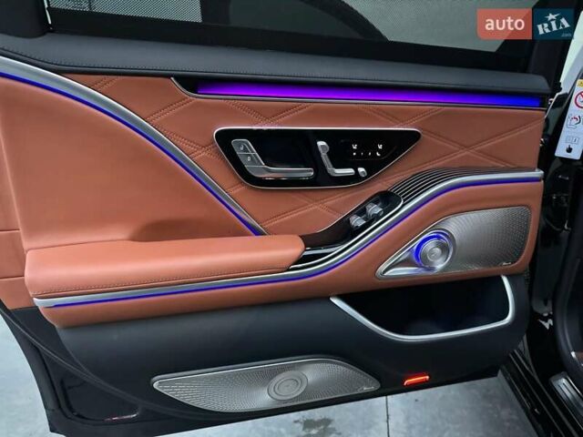 Черный Мерседес Майбах, объемом двигателя 3.98 л и пробегом 44 тыс. км за 190000 $, фото 46 на Automoto.ua