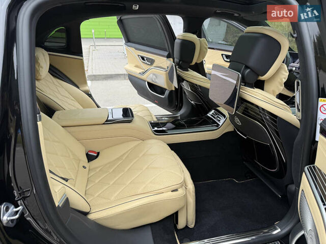 Черный Мерседес Майбах, объемом двигателя 3.98 л и пробегом 18 тыс. км за 208888 $, фото 84 на Automoto.ua