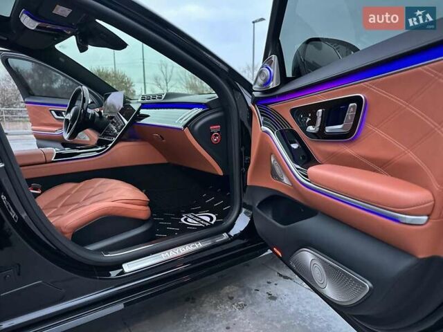 Черный Мерседес Майбах, объемом двигателя 3.98 л и пробегом 44 тыс. км за 190000 $, фото 44 на Automoto.ua