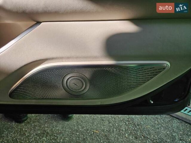 Черный Мерседес Майбах, объемом двигателя 3.98 л и пробегом 30 тыс. км за 195000 $, фото 7 на Automoto.ua