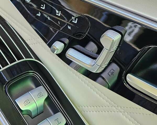 Черный Мерседес Майбах, объемом двигателя 3.98 л и пробегом 30 тыс. км за 195000 $, фото 36 на Automoto.ua