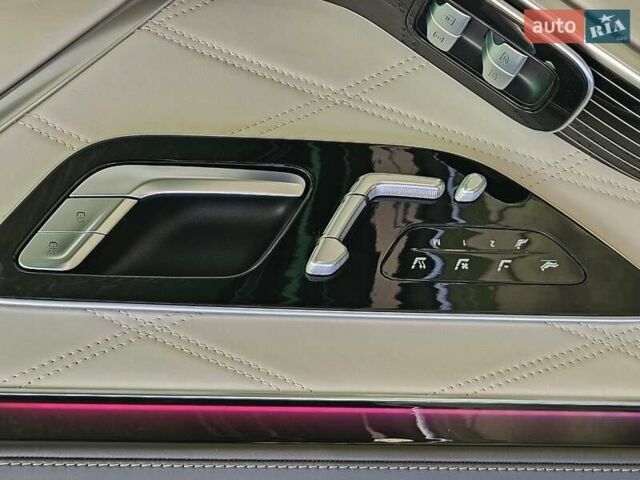 Черный Мерседес Майбах, объемом двигателя 3.98 л и пробегом 30 тыс. км за 195000 $, фото 35 на Automoto.ua