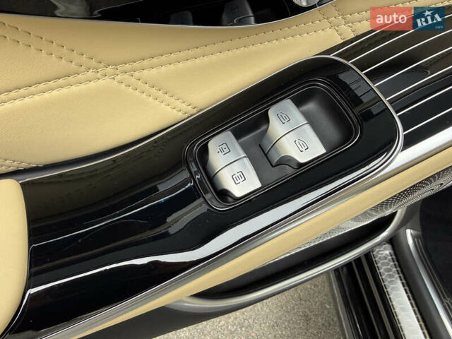 Черный Мерседес Майбах, объемом двигателя 3.98 л и пробегом 18 тыс. км за 208888 $, фото 77 на Automoto.ua