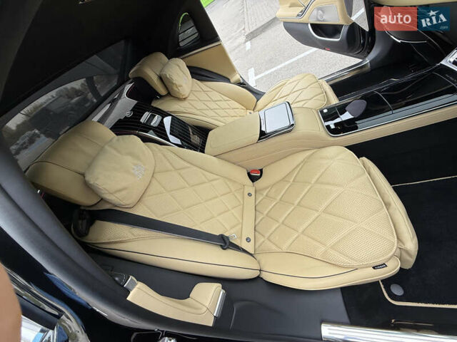 Черный Мерседес Майбах, объемом двигателя 3.98 л и пробегом 18 тыс. км за 208888 $, фото 86 на Automoto.ua