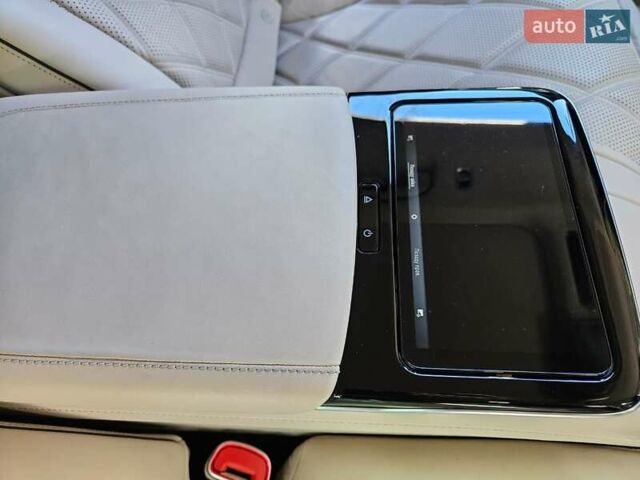 Черный Мерседес Майбах, объемом двигателя 3.98 л и пробегом 30 тыс. км за 195000 $, фото 58 на Automoto.ua