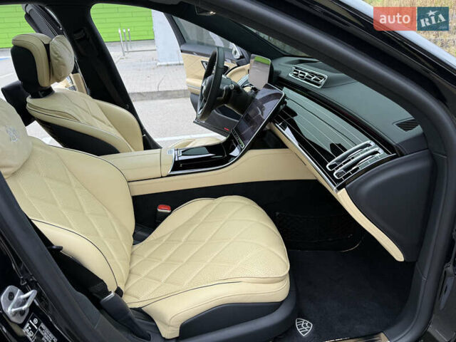 Черный Мерседес Майбах, объемом двигателя 3.98 л и пробегом 18 тыс. км за 208888 $, фото 83 на Automoto.ua