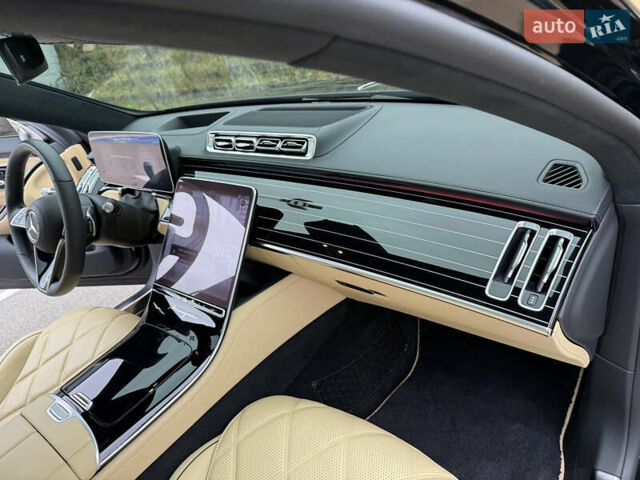 Черный Мерседес Майбах, объемом двигателя 3.98 л и пробегом 18 тыс. км за 208888 $, фото 92 на Automoto.ua