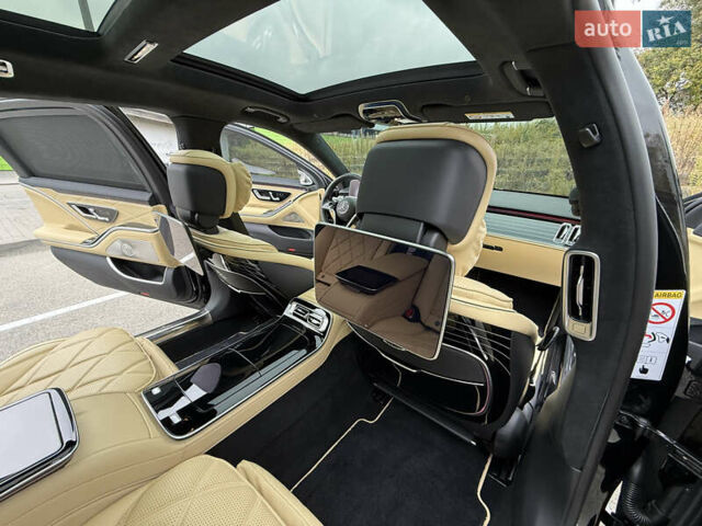 Черный Мерседес Майбах, объемом двигателя 3.98 л и пробегом 18 тыс. км за 208888 $, фото 85 на Automoto.ua