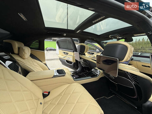 Черный Мерседес Майбах, объемом двигателя 3.98 л и пробегом 18 тыс. км за 208888 $, фото 94 на Automoto.ua