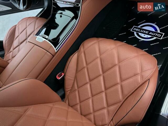 Черный Мерседес Майбах, объемом двигателя 3.98 л и пробегом 44 тыс. км за 190000 $, фото 43 на Automoto.ua