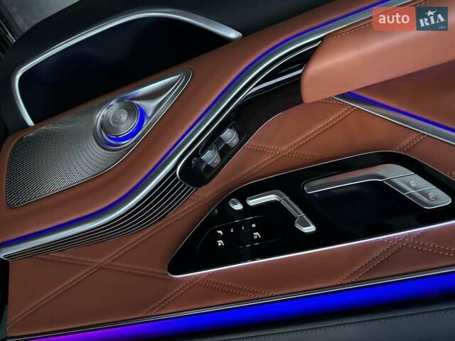 Черный Мерседес Майбах, объемом двигателя 3.98 л и пробегом 44 тыс. км за 190000 $, фото 55 на Automoto.ua