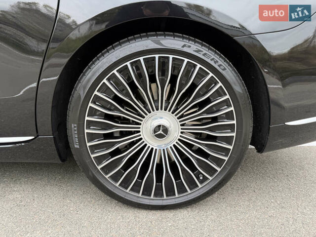 Черный Мерседес Майбах, объемом двигателя 3.98 л и пробегом 18 тыс. км за 208888 $, фото 45 на Automoto.ua