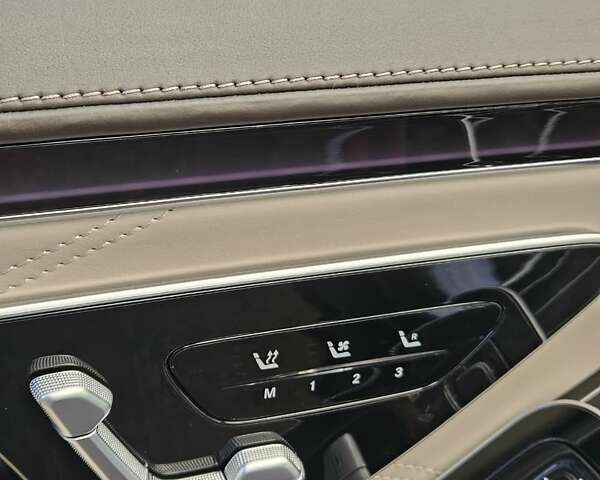 Черный Мерседес Майбах, объемом двигателя 3.98 л и пробегом 30 тыс. км за 195000 $, фото 53 на Automoto.ua