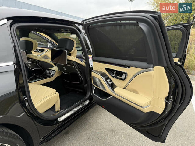 Черный Мерседес Майбах, объемом двигателя 3.98 л и пробегом 18 тыс. км за 208888 $, фото 56 на Automoto.ua