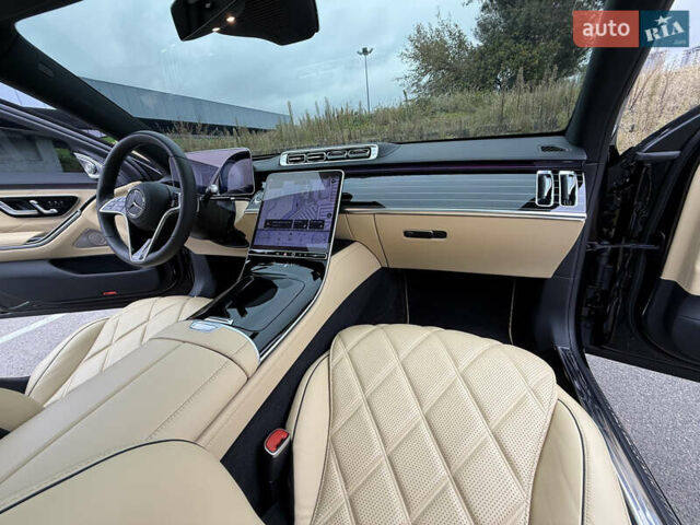 Черный Мерседес Майбах, объемом двигателя 3.98 л и пробегом 18 тыс. км за 208888 $, фото 82 на Automoto.ua