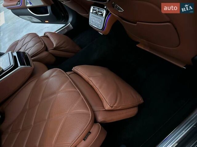 Черный Мерседес Майбах, объемом двигателя 3.98 л и пробегом 44 тыс. км за 190000 $, фото 69 на Automoto.ua