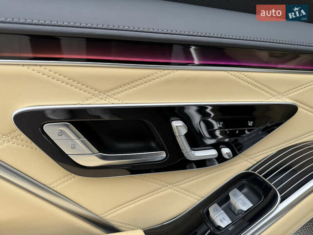 Черный Мерседес Майбах, объемом двигателя 3.98 л и пробегом 18 тыс. км за 208888 $, фото 75 на Automoto.ua