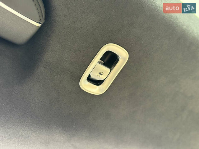 Черный Мерседес Майбах, объемом двигателя 3.98 л и пробегом 18 тыс. км за 208888 $, фото 81 на Automoto.ua