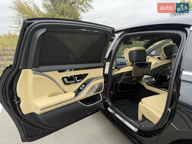 Черный Мерседес Майбах, объемом двигателя 3.98 л и пробегом 18 тыс. км за 208888 $, фото 73 на Automoto.ua