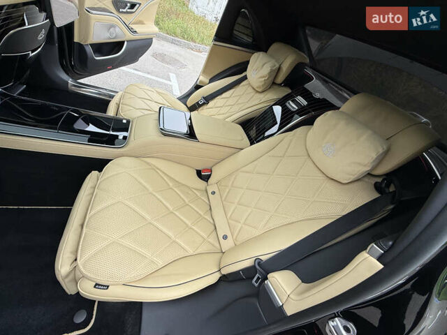 Черный Мерседес Майбах, объемом двигателя 3.98 л и пробегом 18 тыс. км за 208888 $, фото 79 на Automoto.ua