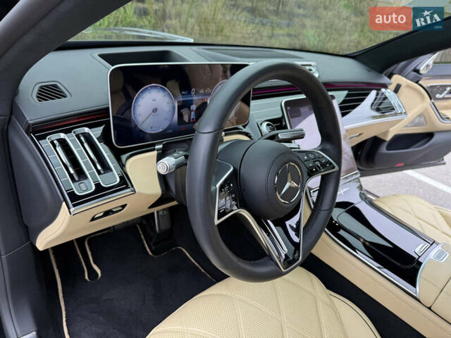 Черный Мерседес Майбах, объемом двигателя 3.98 л и пробегом 18 тыс. км за 208888 $, фото 69 на Automoto.ua