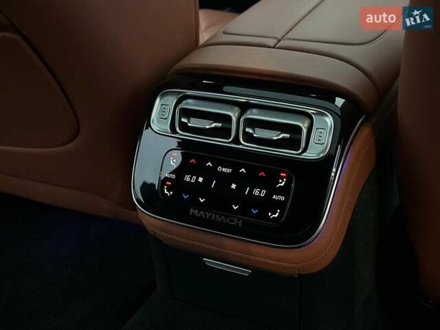 Черный Мерседес Майбах, объемом двигателя 3.98 л и пробегом 44 тыс. км за 190000 $, фото 79 на Automoto.ua
