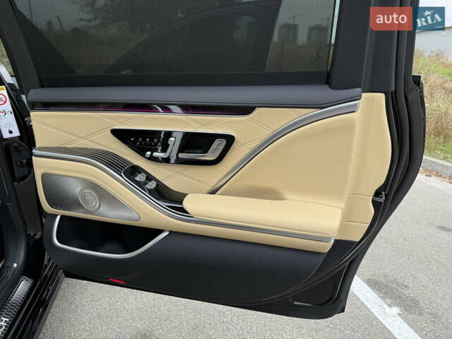 Черный Мерседес Майбах, объемом двигателя 3.98 л и пробегом 18 тыс. км за 208888 $, фото 58 на Automoto.ua