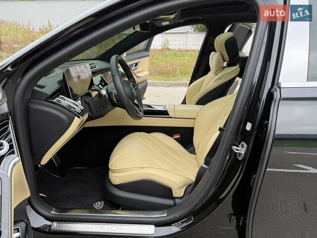 Черный Мерседес Майбах, объемом двигателя 3.98 л и пробегом 18 тыс. км за 208888 $, фото 68 на Automoto.ua