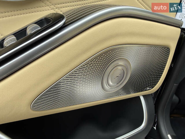 Черный Мерседес Майбах, объемом двигателя 3.98 л и пробегом 18 тыс. км за 208888 $, фото 76 на Automoto.ua