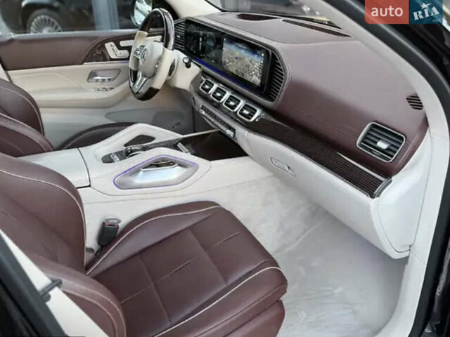 Черный Мерседес Майбах, объемом двигателя 4 л и пробегом 100 тыс. км за 150000 $, фото 17 на Automoto.ua