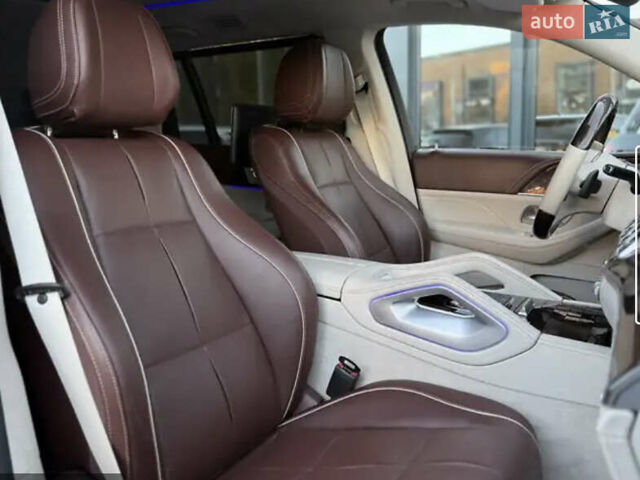 Черный Мерседес Майбах, объемом двигателя 4 л и пробегом 100 тыс. км за 150000 $, фото 12 на Automoto.ua
