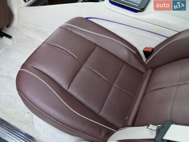 Черный Мерседес Майбах, объемом двигателя 4 л и пробегом 100 тыс. км за 150000 $, фото 10 на Automoto.ua