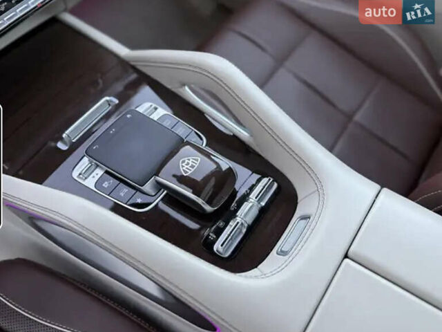 Черный Мерседес Майбах, объемом двигателя 4 л и пробегом 100 тыс. км за 150000 $, фото 11 на Automoto.ua