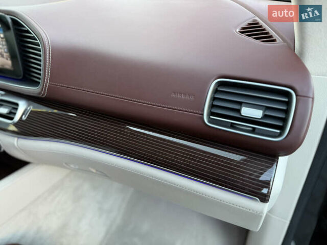 Чорний Мерседес Майбах, об'ємом двигуна 3.98 л та пробігом 98 тис. км за 154900 $, фото 91 на Automoto.ua