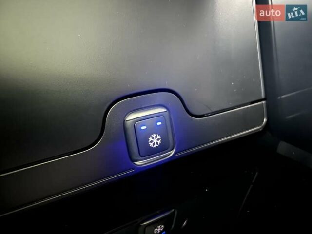 Черный Мерседес Майбах, объемом двигателя 3.98 л и пробегом 1 тыс. км за 233649 $, фото 28 на Automoto.ua