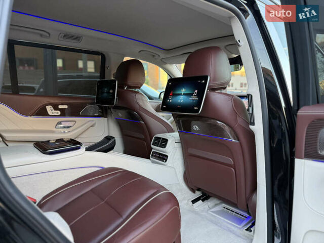 Чорний Мерседес Майбах, об'ємом двигуна 3.98 л та пробігом 98 тис. км за 154900 $, фото 81 на Automoto.ua