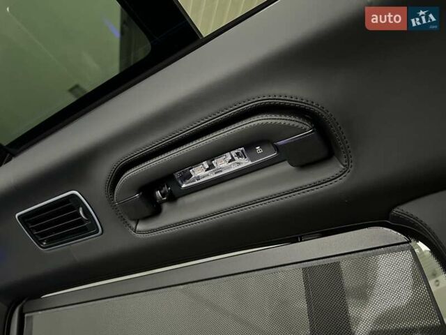 Черный Мерседес Майбах, объемом двигателя 3.98 л и пробегом 1 тыс. км за 233649 $, фото 40 на Automoto.ua