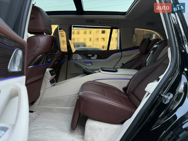 Чорний Мерседес Майбах, об'ємом двигуна 3.98 л та пробігом 98 тис. км за 154900 $, фото 63 на Automoto.ua